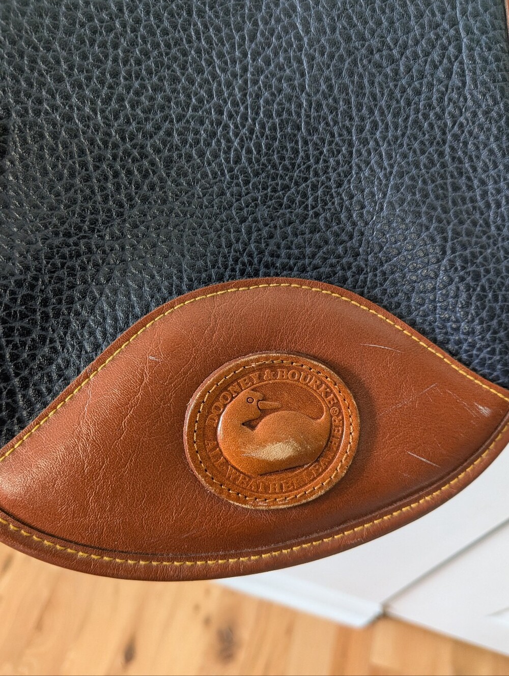 DOONEY & BOURKE Vintage Leather Women Shoulder Or Crossbody Purse navy Blue Tan - Picture 4 of 11